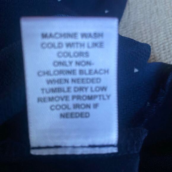 Elle Size XS Fairy Cottage Scalloped Hem New with Tags sleeveless blouse Navy - Picture 6 of 8